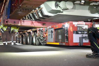 Schwertransport in Emden - Bild 3