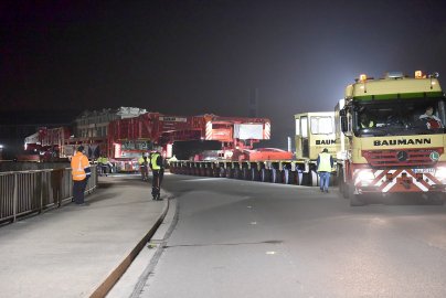 Schwertransport in Emden - Bild 4