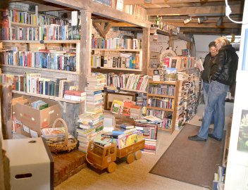 Streunerkatzen Rheiderland eröffnen Bücherscheune - Bild 2