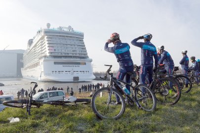 Papenburg: "Norwegian Bliss" ausgedock - Bild 2