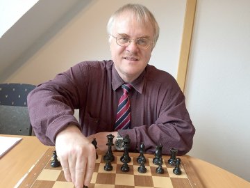 Der Leeraner Uwe Rau spielt seit 44 Jahren Schach - Ostfriesen-Zeitung