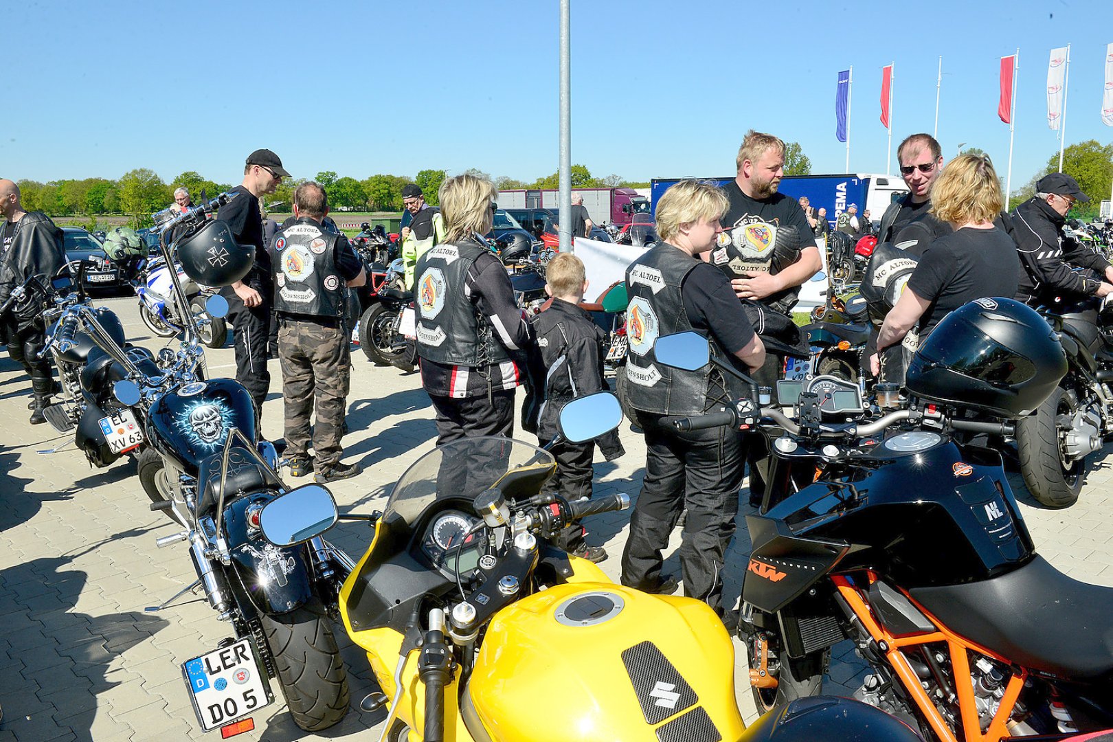 Viel los bei Motorrad-Treffen in Jübberde - Bild 1