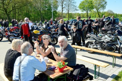 Viel los bei Motorrad-Treffen in Jübberde - Bild 4