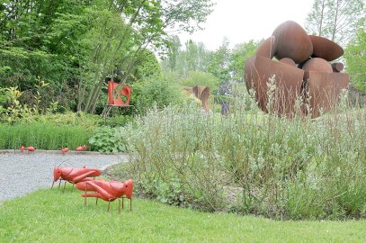 Kunst aus Stahl trifft auf sattes Blattgrün - Bild 4