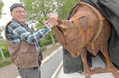 In Aurich erinnert Skulptur an Pflug von Walle - Bild 4