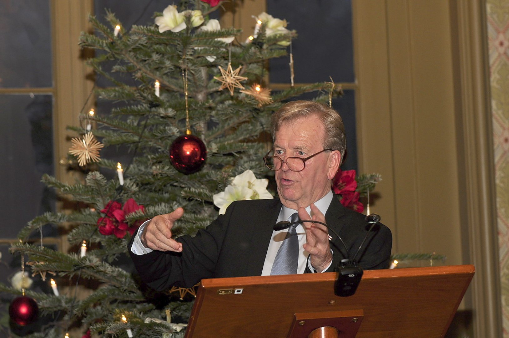Verdienstkreuz für Dr. Wolfgang Hofer - Bild 1