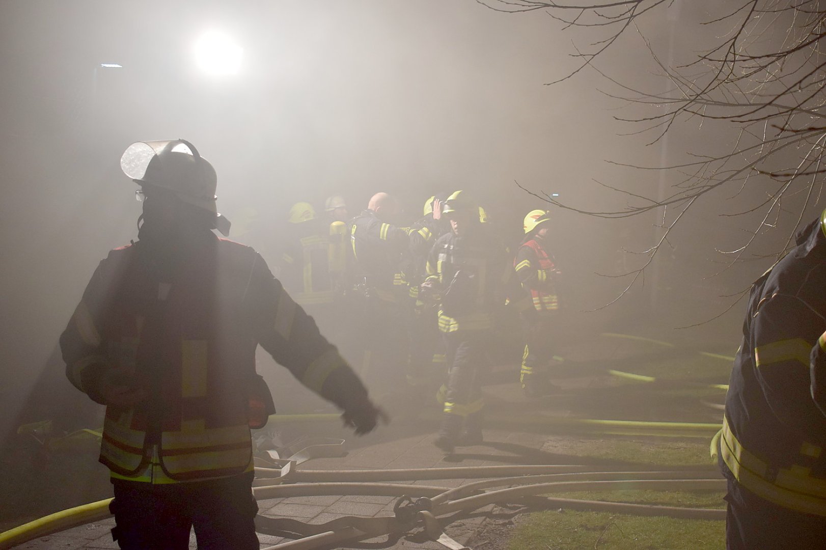 Feuer in Dreifachturnhalle in Esens - Bild 1