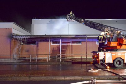 Feuer in Dreifachturnhalle in Esens - Bild 2