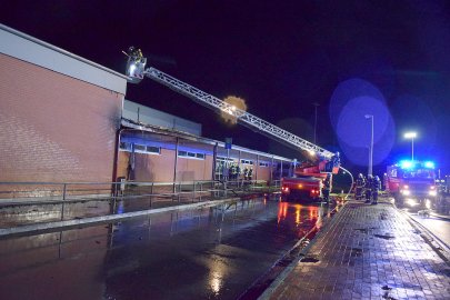 Feuer in Dreifachturnhalle in Esens - Bild 4