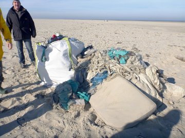 Paddler sammeln Müll auf Juist - Bild 4