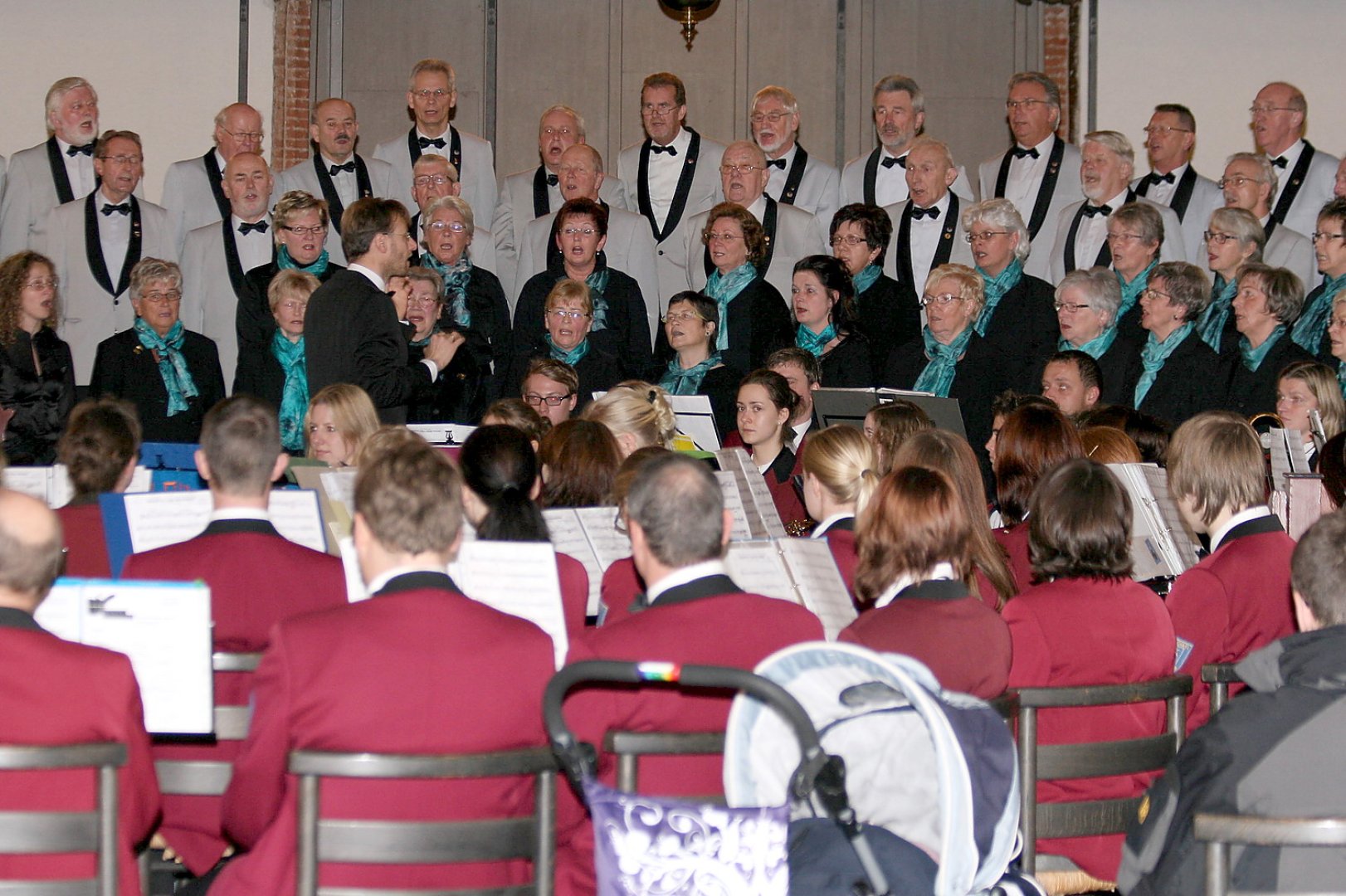 Adventskonzert der Liedertafel Harmonie in Weener - Bild 1