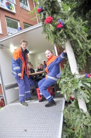 Lustiges Fest um den tückischen Maibaum - Bild 3