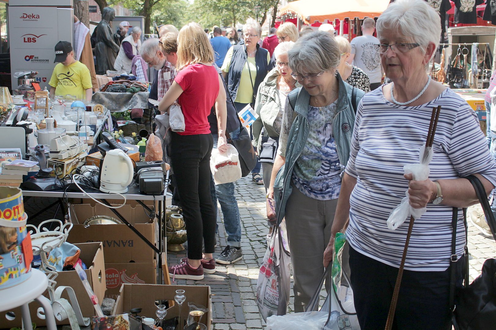 Die Matjestage zogen Tausende Besucher nach Emden - Bild 1