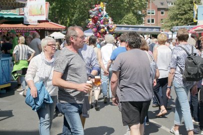 Die Matjestage zogen Tausende Besucher nach Emden - Bild 3