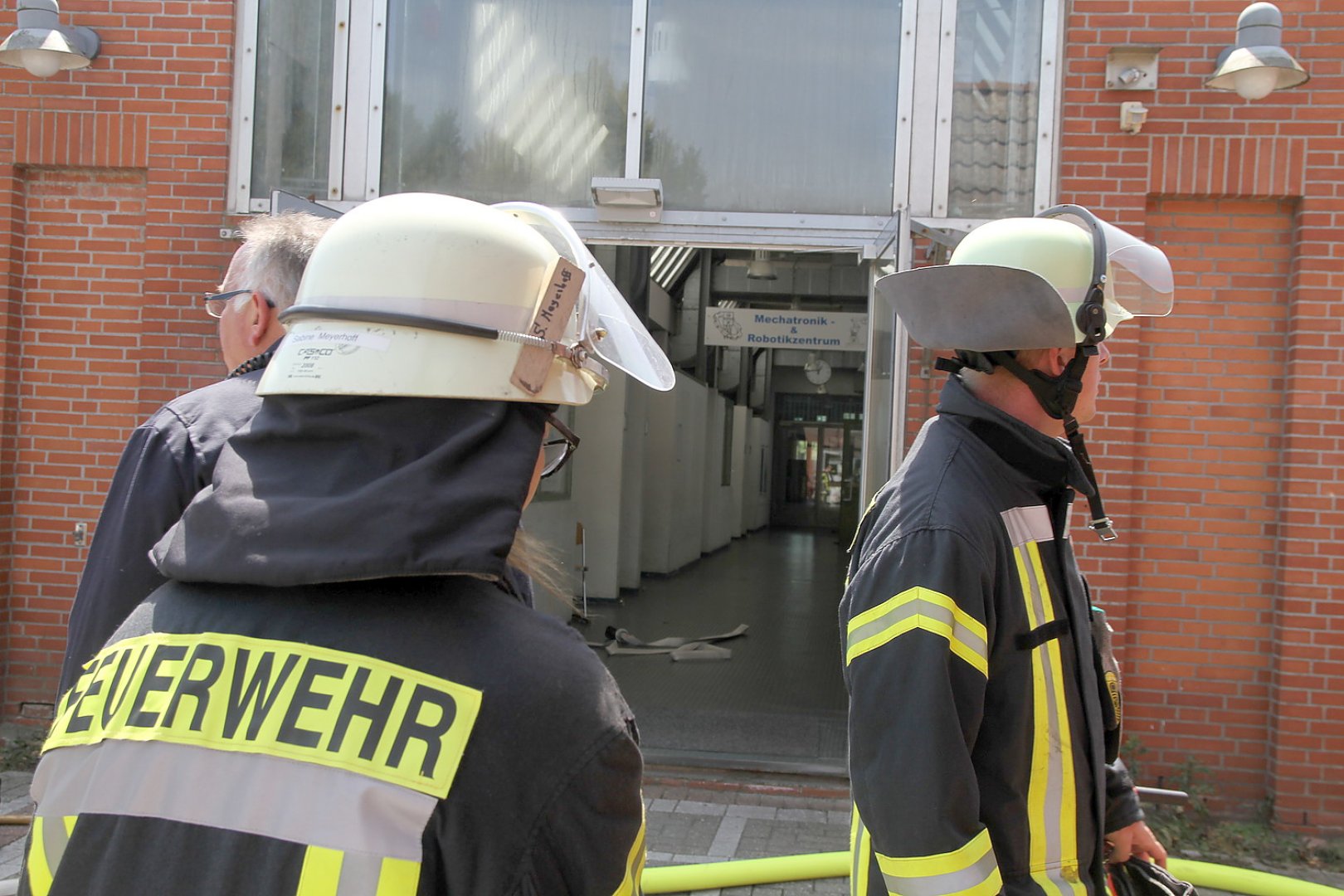 Großeinsatz an den BBS II in Emden - Bild 1