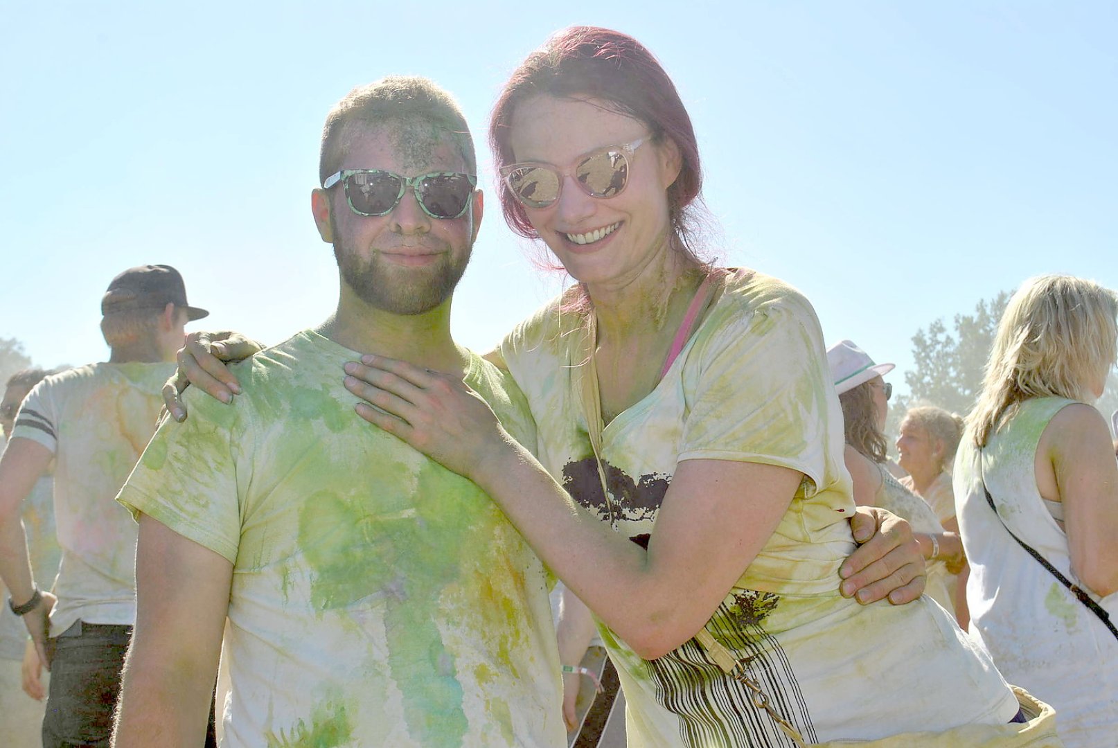 Tausende feiern Holi-Festival in Aurich - Bild 11
