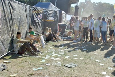 Tausende feiern Holi-Festival in Aurich - Bild 25