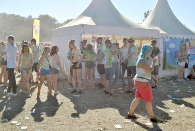 Tausende feiern Holi-Festival in Aurich - Bild 26