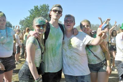 Tausende feiern Holi-Festival in Aurich - Bild 31