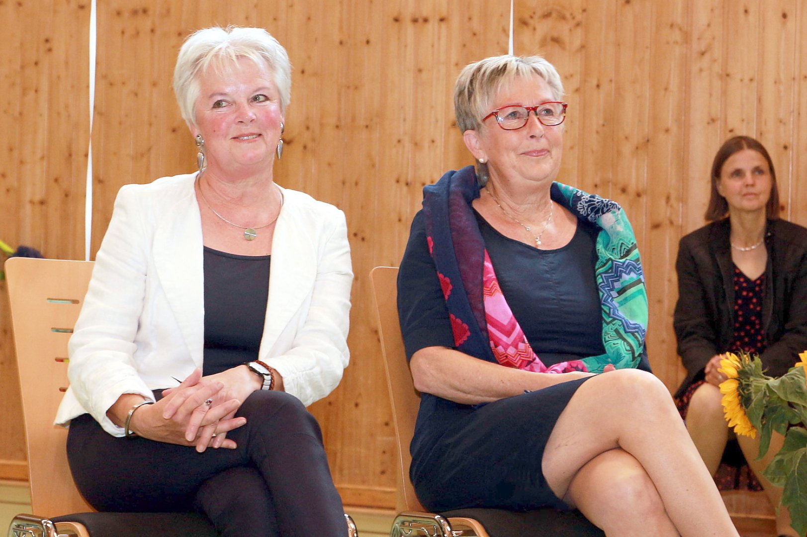 Farbenfroher Abschied für Rektorin in Logabirum - Bild 1