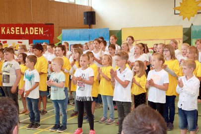 Farbenfroher Abschied für Rektorin in Logabirum - Bild 2