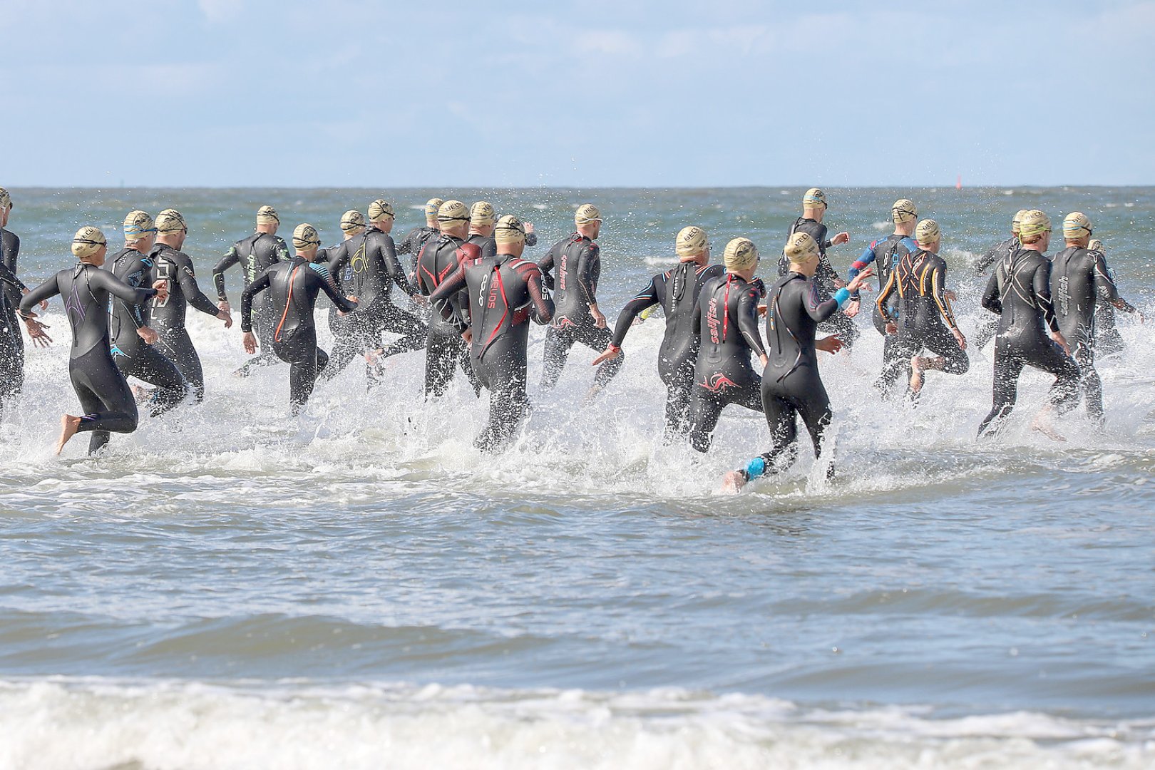 600 Triathleten starteten auf Norderney - Bild 1
