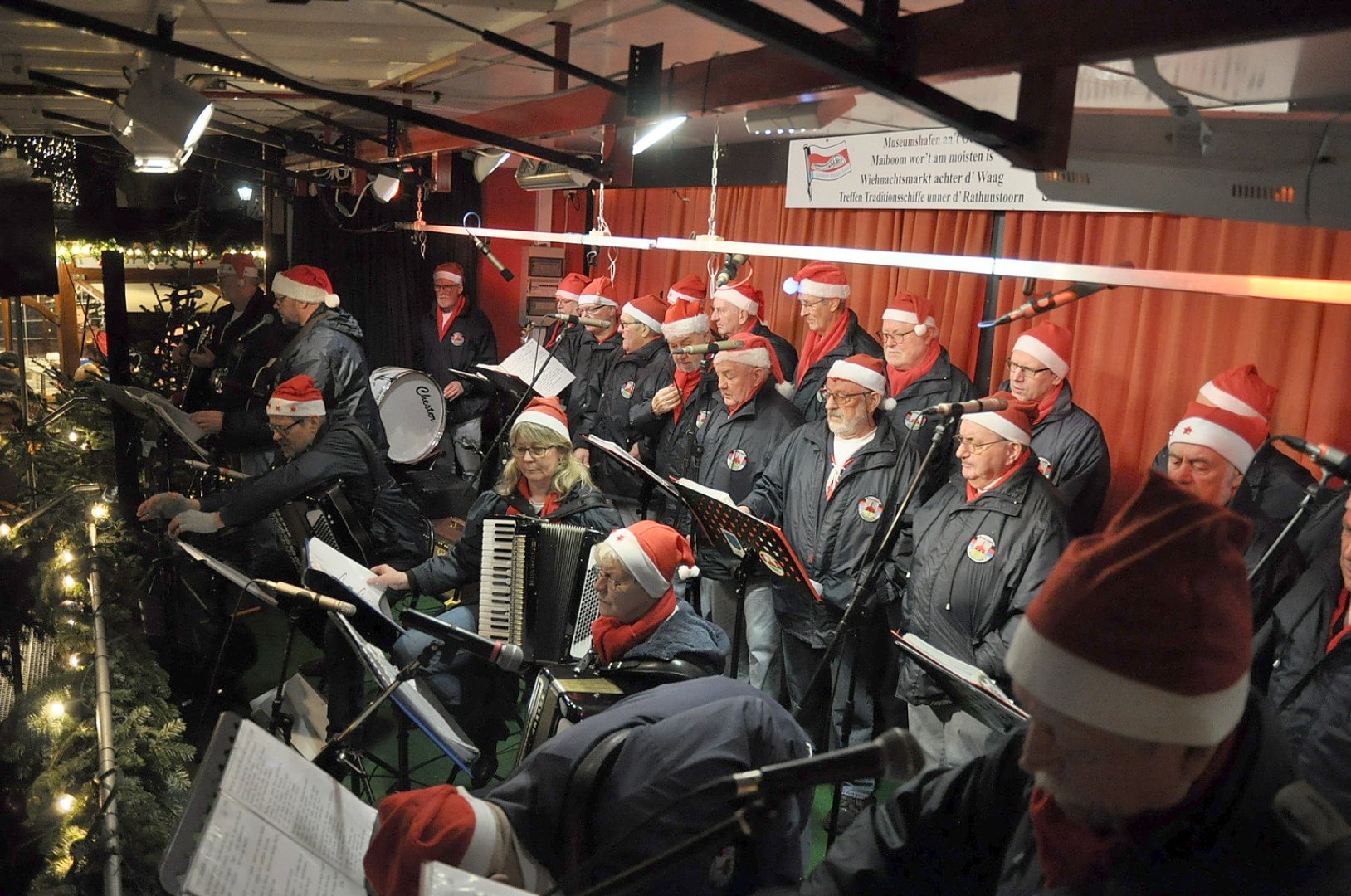 Gemeinsames Lied zum Abschluss gesungen - Bild 1