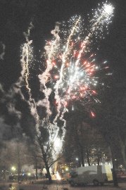 Feuerwerk und Feuershow in Leeraner Innenstadt - Bild 3