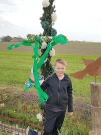 Ostfriesen zeigen ihre Maibäume - Bild 33