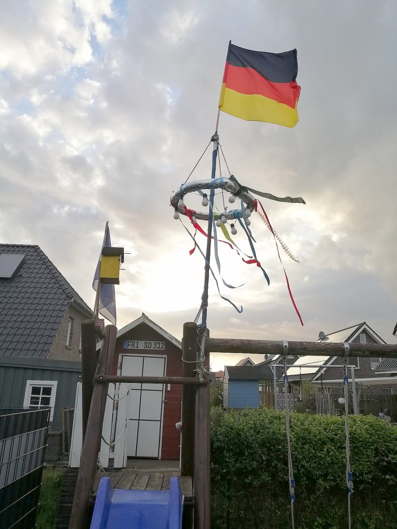 Ostfriesen zeigen ihre Maibäume - Bild 62