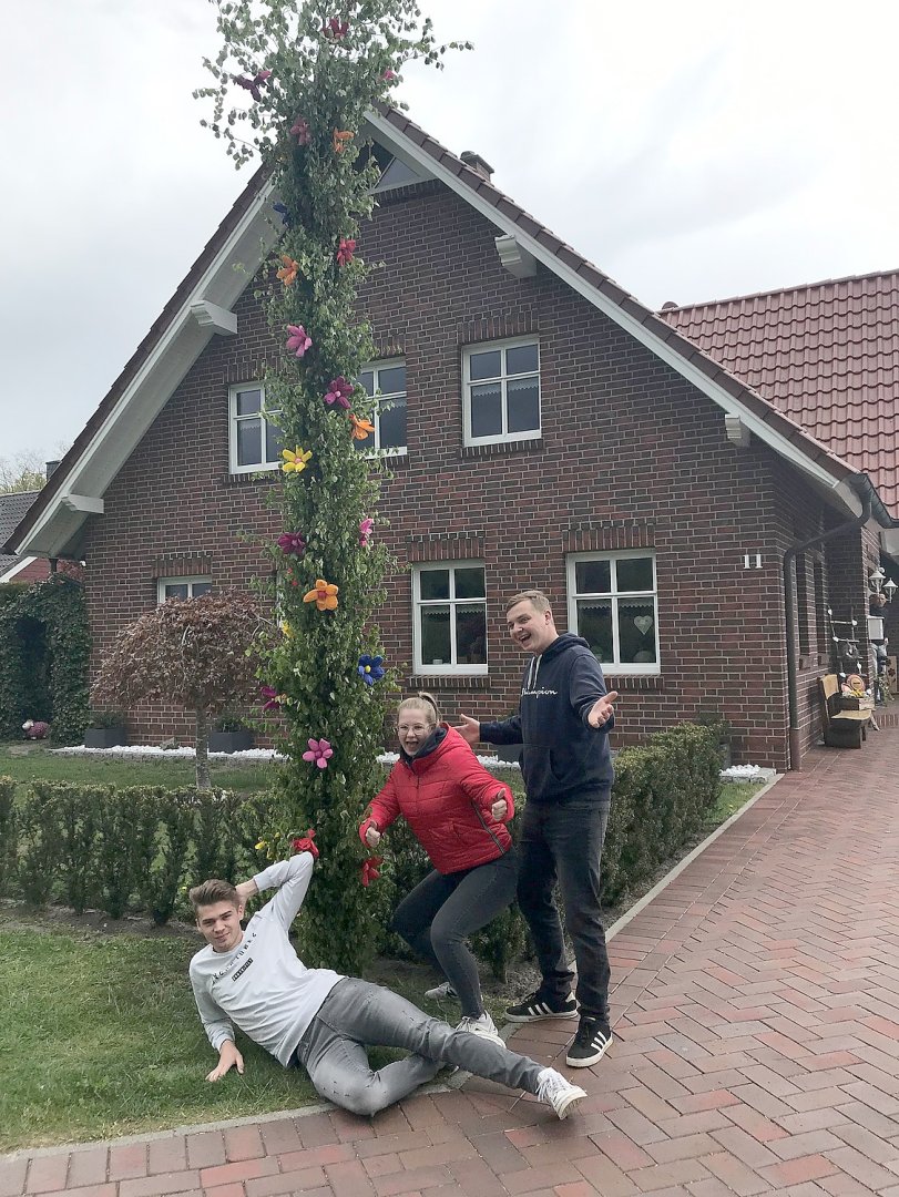 Ostfriesen zeigen ihre Maibäume - Bild 66