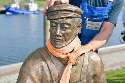 Netzflicker-Skulptur wird in Greetsiel aufgestellt - Bild 3