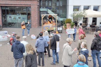 Mahnwache am Denkmalsplatz in Leer - Bild 2