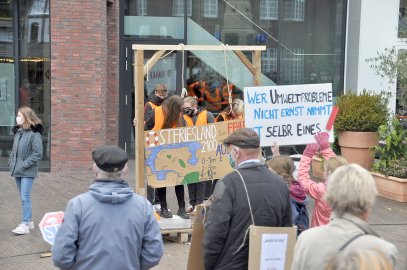 Mahnwache am Denkmalsplatz in Leer - Bild 3