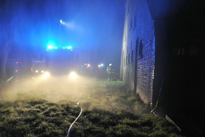 Brand eines leerstehenden Bauernhauses in Detern-Neuburg - Bild 3