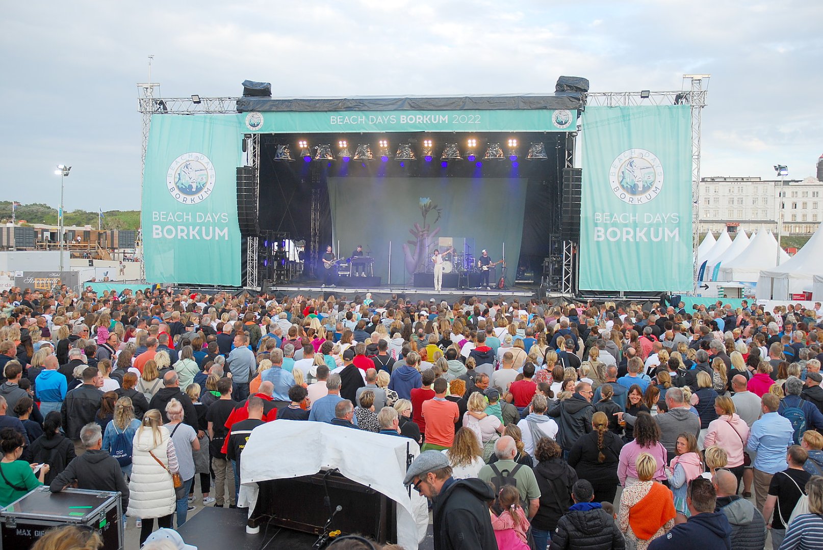 Beach Days 2022: Beste Stimmung beim Konzertabend am Borkumer Nordstrand - Bild 1
