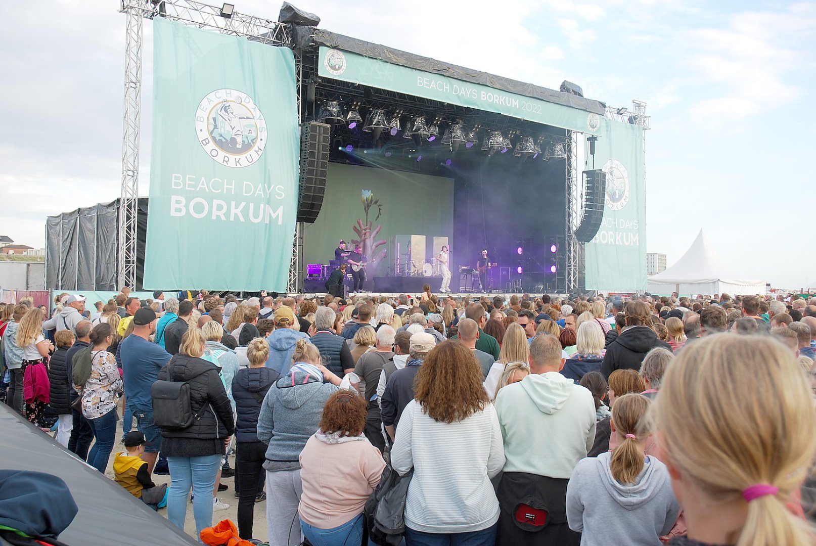 Beach Days 2022: Beste Stimmung beim Konzertabend am Borkumer Nordstrand - Bild 18