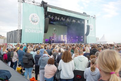 Beach Days 2022: Beste Stimmung beim Konzertabend am Borkumer Nordstrand - Bild 18