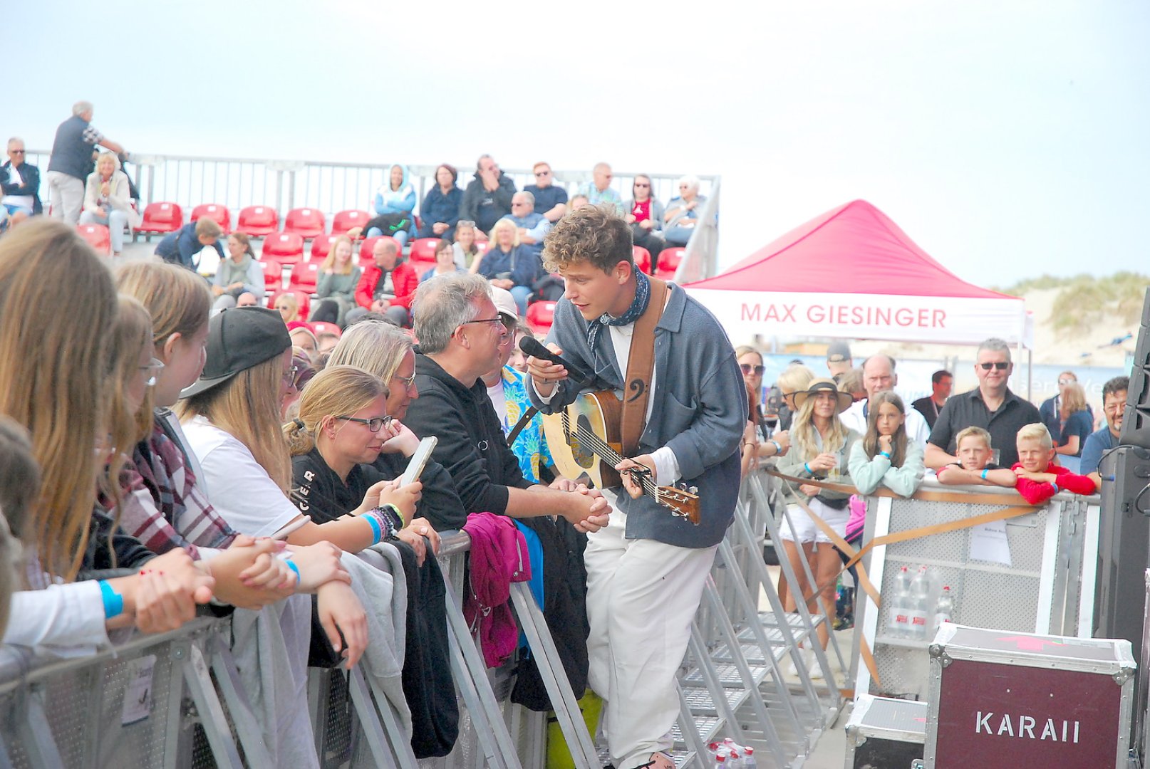 Beach Days 2022: Beste Stimmung beim Konzertabend am Borkumer Nordstrand - Bild 23