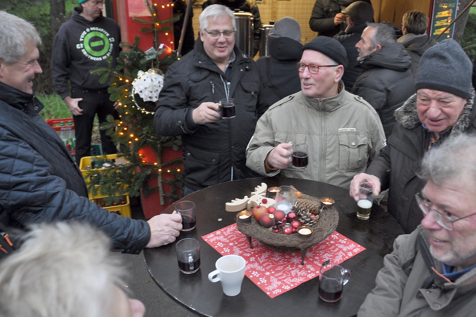 Erster Weihnachtsmarkt beim Schützenhaus in Diele - Bild 1