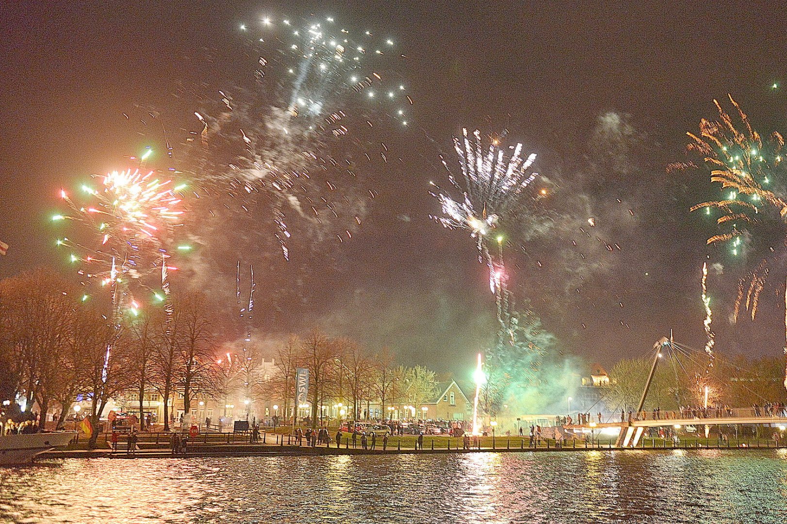 Das war los an Silvester in Leer - Bild 1