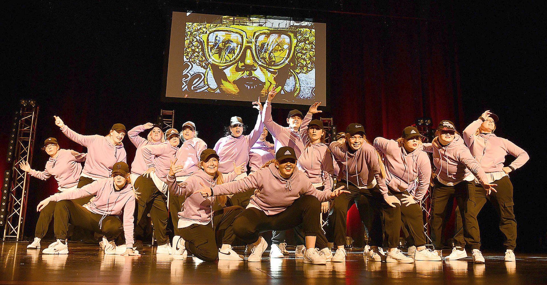 Show der Tanzstudio Schuster im Theater an der Blinke in Leer - Bild 42
