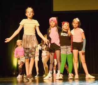 Show der Tanzstudio Schuster im Theater an der Blinke in Leer - Bild 59