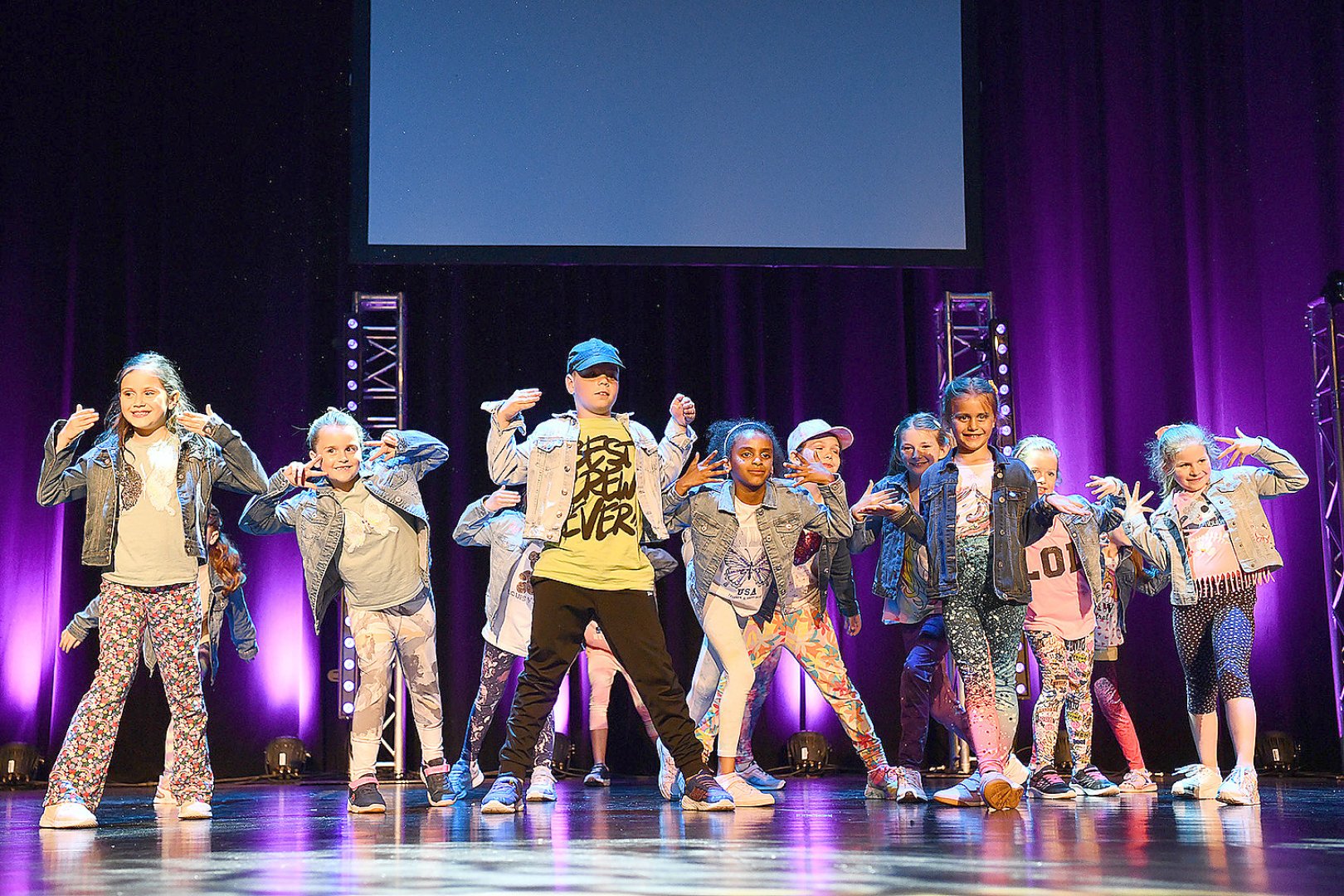 Show der Tanzstudio Schuster im Theater an der Blinke in Leer - Bild 72