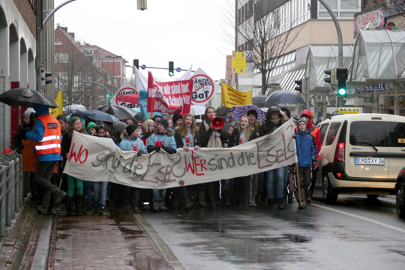 Kundgebung: Mehrere hundert Menschen im Stadtgarten - Bild 1