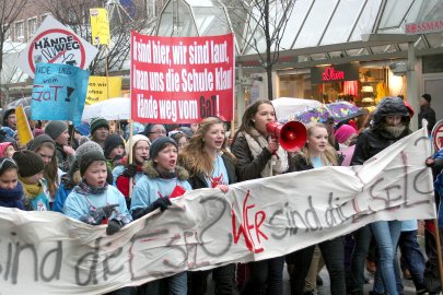 Kundgebung: Mehrere hundert Menschen im Stadtgarten - Bild 2