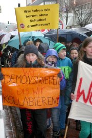 Kundgebung: Mehrere hundert Menschen im Stadtgarten - Bild 4