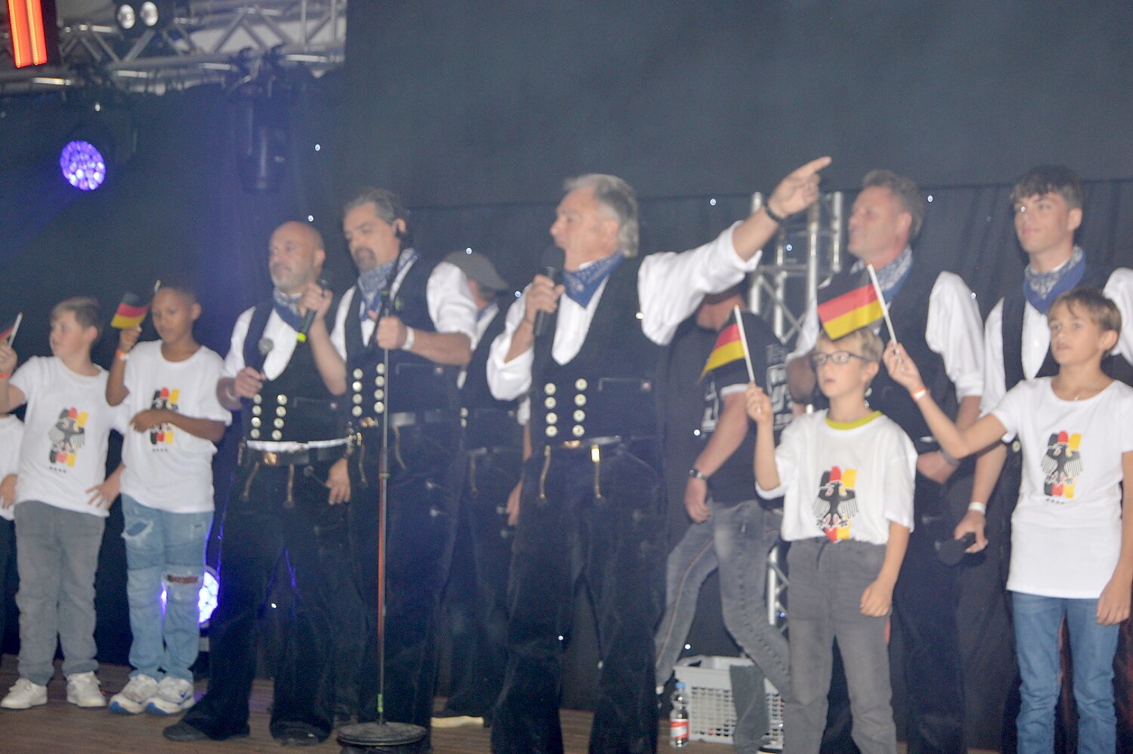 Blaulicht-Party in Burlage - Bild 13