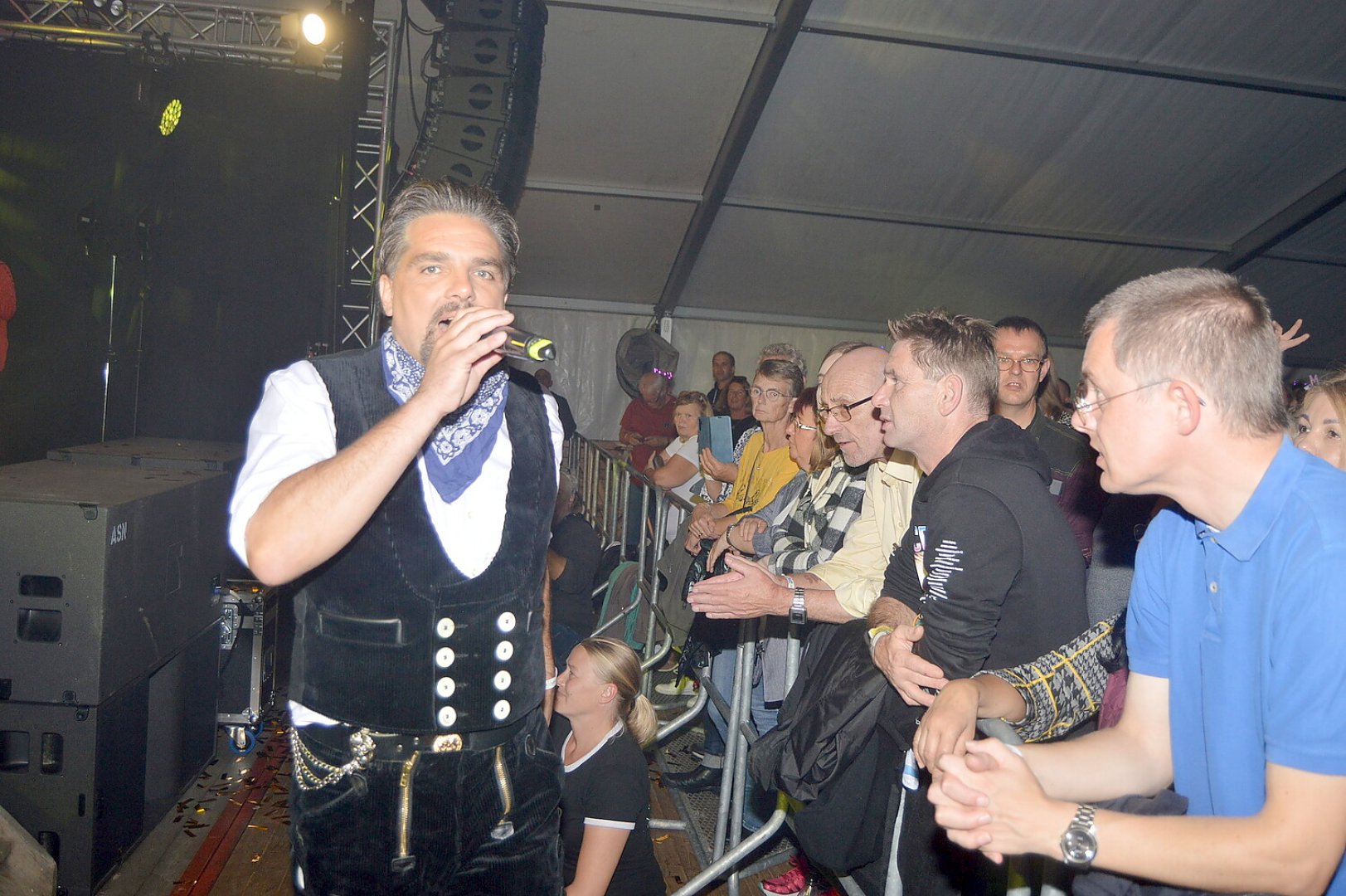 Blaulicht-Party in Burlage - Bild 14
