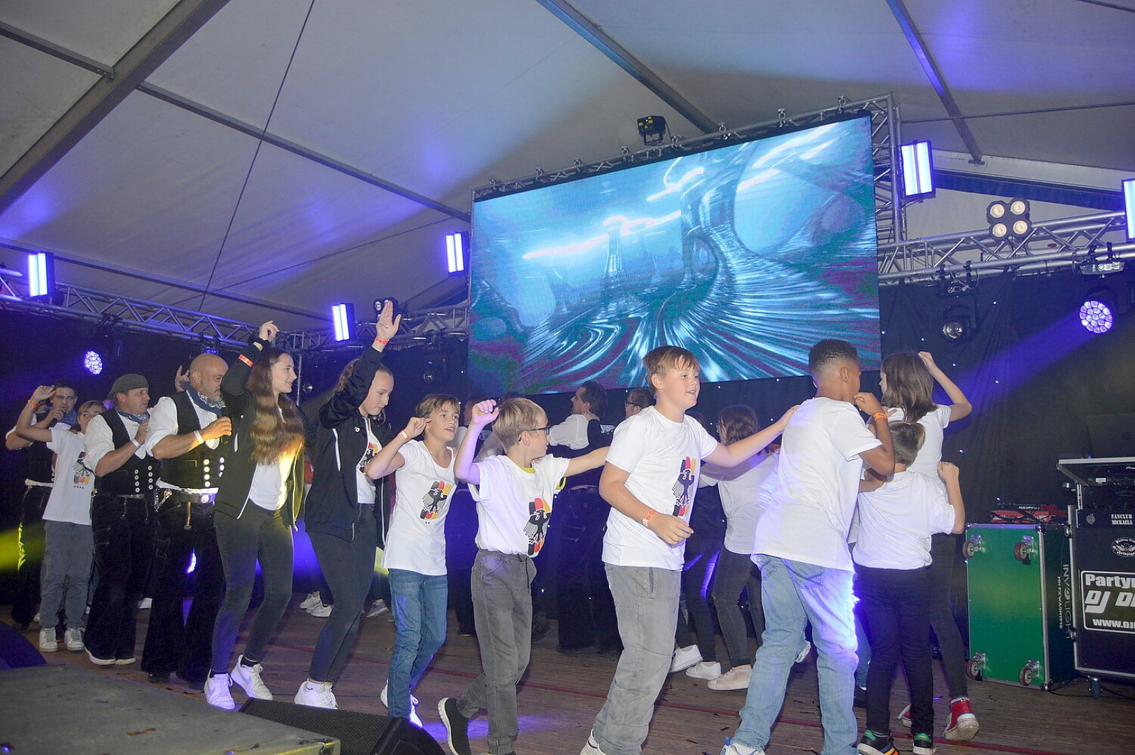 Blaulicht-Party in Burlage - Bild 15